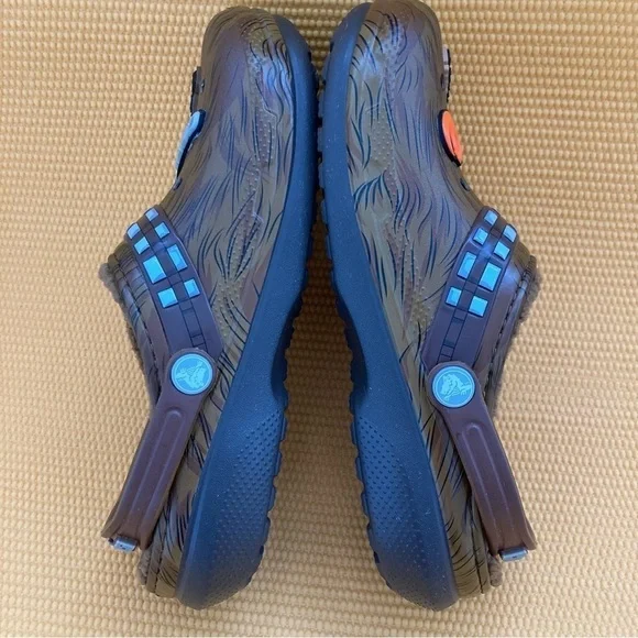 Star Wars™ x Crocs Classic Lined Chewbacca Clog - Brown - J-6 Child (11 inches ) - Picture 5 of 8